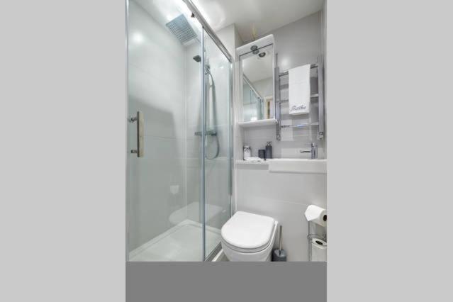 Three Bedroom Apartment By Beautiful Park London Ngoại thất bức ảnh