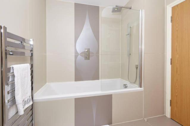 Three Bedroom Apartment By Beautiful Park London Ngoại thất bức ảnh