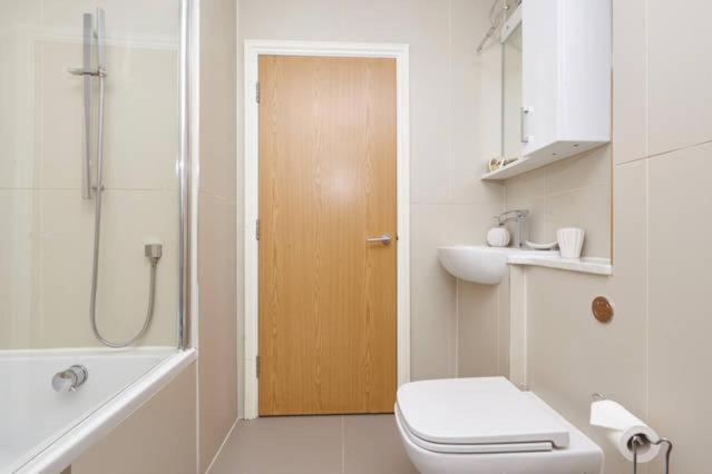 Three Bedroom Apartment By Beautiful Park London Ngoại thất bức ảnh