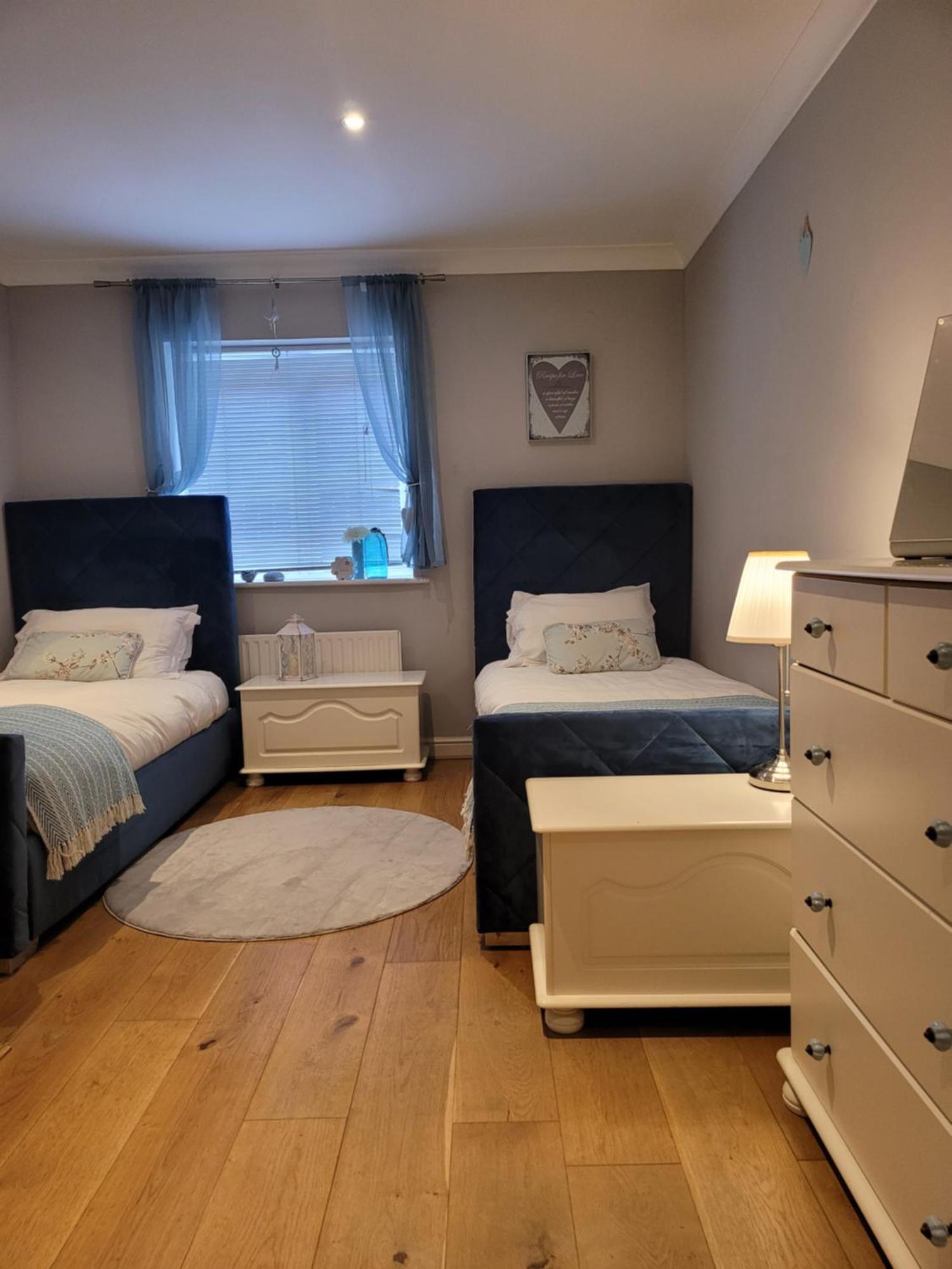Three Bedroom Apartment By Beautiful Park London Ngoại thất bức ảnh